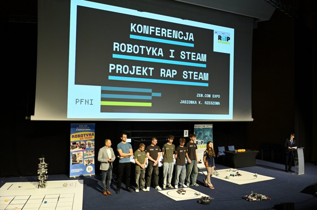 Zespół uczniów ze szkoły w Grodzisku