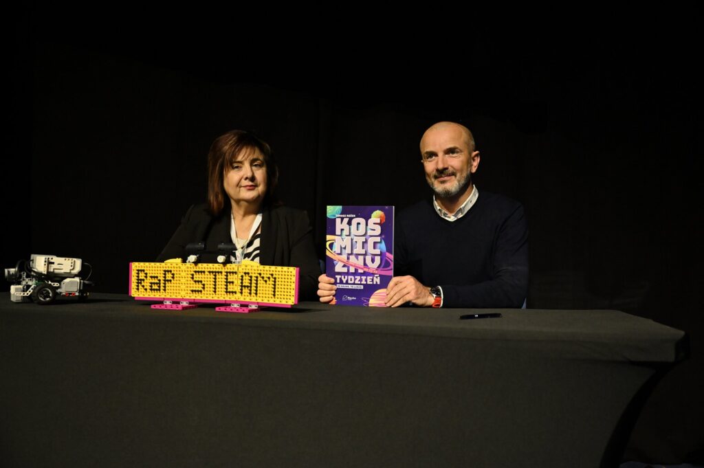 Podpisanie porozumienia pomiędzy Podkarpackim Zespołem Placówek Wojewódzkich a Fundacją Nauka. To lubię o partnerstwie we wdrażaniu Kosmicznego Tygodnia w szkołach podstawowych na terenie Województwa Podkarpackiego